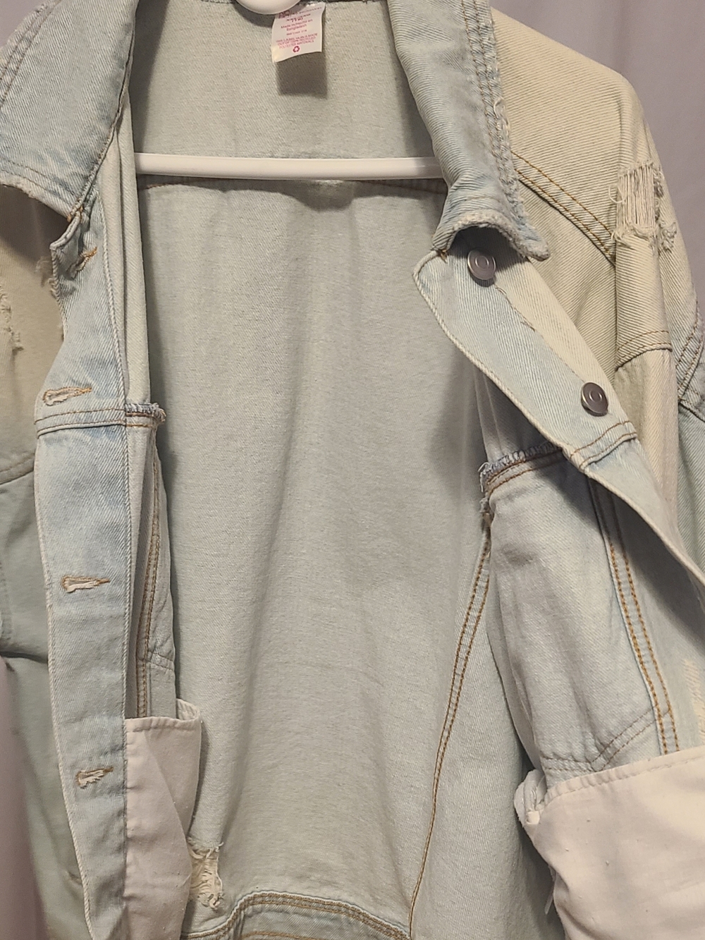 No Boundaries Whitewashed Distressed Denim Jacket - Picture 6 of 13